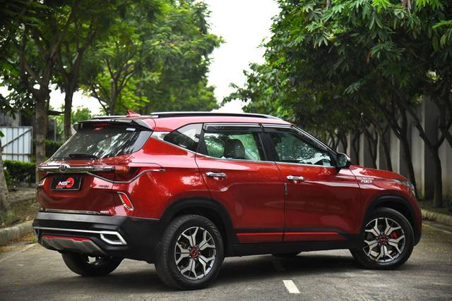 https://images10.gaadi.com/usedcar_image/3542549/original/processed_0b036a72-fa99-4eae-bc68-a7c37b9aaa3d-used_car_2845531_1692344066.jpg?imwidth=6402