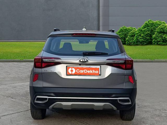 https://images10.gaadi.com/usedcar_image/3542998/original/processed_fa8156c1-4cda-45d6-a779-14d2f5e7e304-used_car_2845904_1692359811.jpg?imwidth=6402