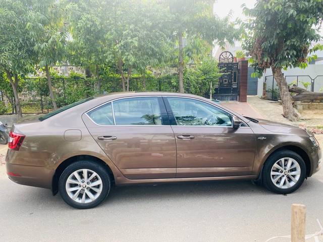 https://images10.gaadi.com/usedcar_image/3543101/original/usedcar_whatsappimage2023_08_18at161955_9301692362594_1692362626.jpeg?imwidth=6401