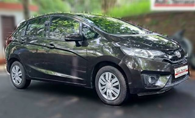 https://images10.gaadi.com/usedcar_image/3543854/original/19930~replace_img_64e46f1746879_1692692247.png?imwidth=6400