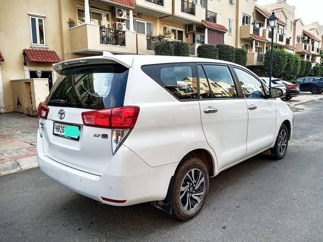 https://images10.gaadi.com/usedcar_image/3544616/original/processed_used_car_2847151_1692954653.jpg?imwidth=6402