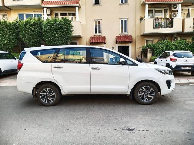 https://images10.gaadi.com/usedcar_image/3544616/original/processed_used_car_2847151_1692954657.jpg?imwidth=6401