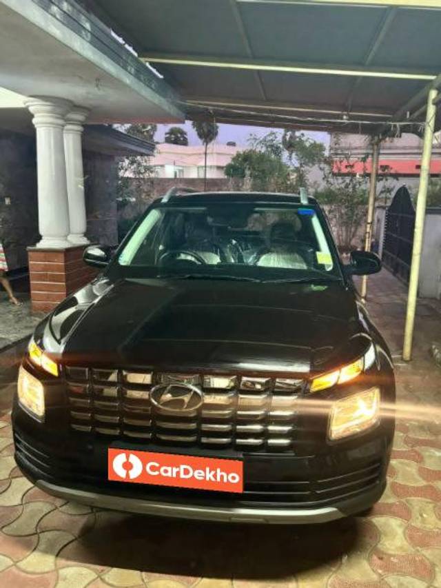 https://images10.gaadi.com/usedcar_image/3544714/original/processed_5d92d3f6-ec00-41d7-8ac7-b93adad2e71c.jpg?imwidth=6400