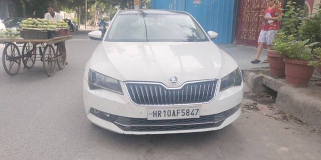 https://images10.gaadi.com/usedcar_image/3545614/original/340d8596-918c-49ed-ad86-d69c1981e87b-VCC_IMG_1691985398803_1773100_94_1691985839.jpg?imwidth=6400