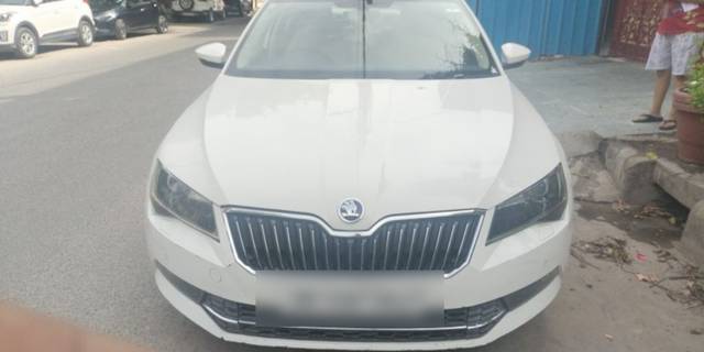 https://images10.gaadi.com/usedcar_image/3545614/original/ed8f5167-249a-4734-ad24-09fa34b4419f-VCC_1773100_94_1691988018.jpg?imwidth=6402