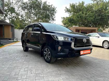 Toyota Innova Crysta 2.4 GX 7 STR AT Toyota Innova Crysta 2.4 GX 7 STR AT