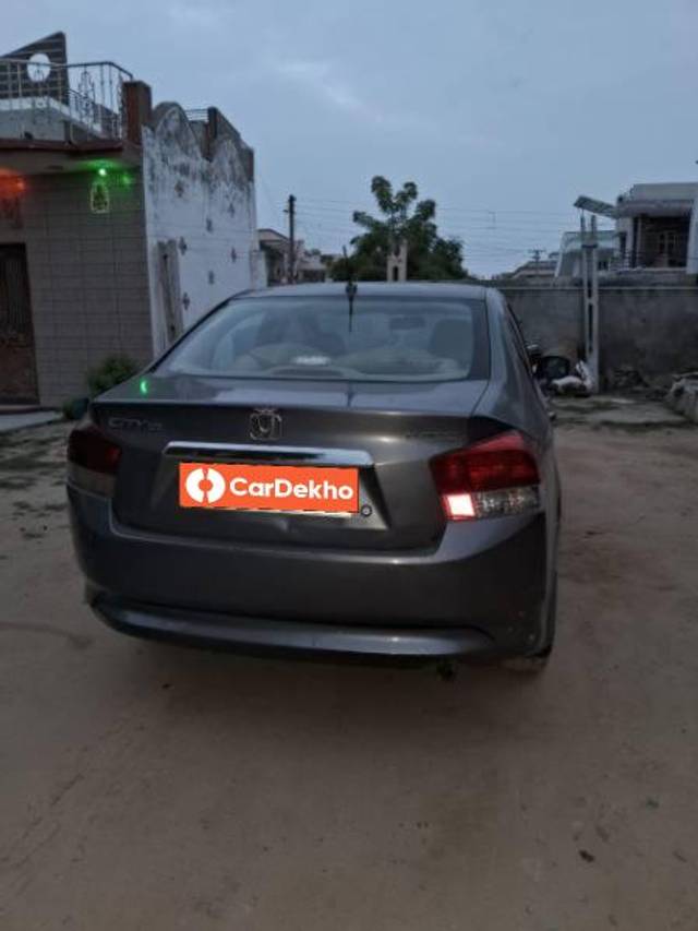 https://images10.gaadi.com/usedcar_image/3547777/original/processed_686dfedc-8abf-49da-a683-7be1abbf93e8.jpg?imwidth=6401