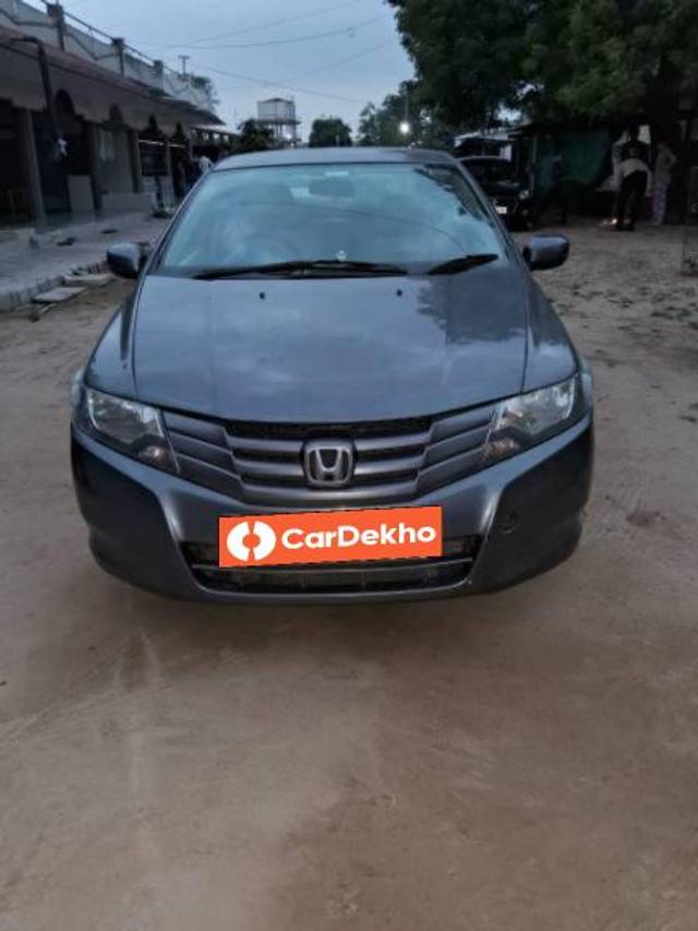 https://images10.gaadi.com/usedcar_image/3547777/original/processed_926f30a2-1bb7-463c-9aec-0a9dd809eeb9.jpg?imwidth=6402