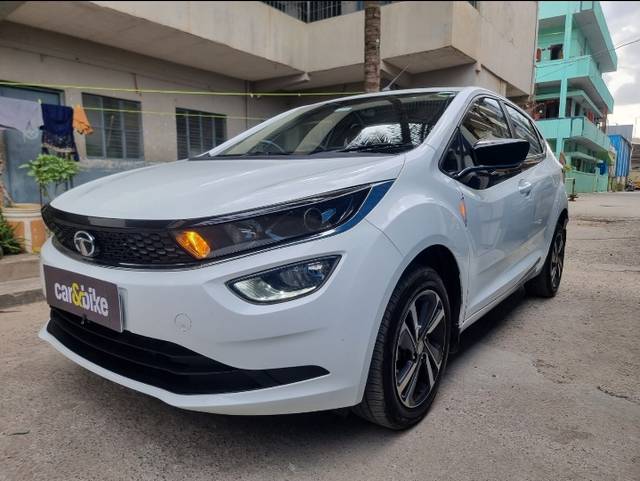 https://images10.gaadi.com/usedcar_image/3548486/original/307e74f0-7076-41c7-9e9f-3bd249951487-cover_image-20230823124455.jpg?imwidth=6400