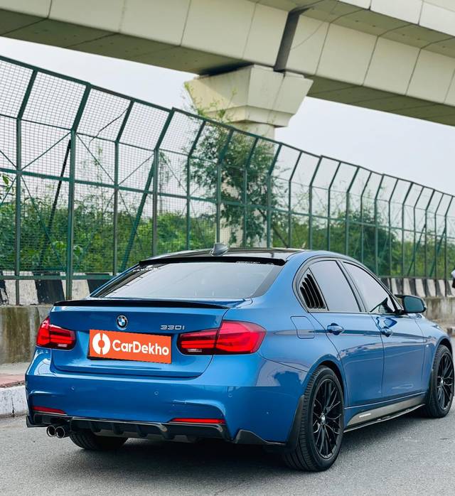 https://images10.gaadi.com/usedcar_image/3549033/original/processed_26f55234-1165-4a4f-a3c6-bfb4ebde0694-used_car_2850647_1692798454.jpg?imwidth=6401