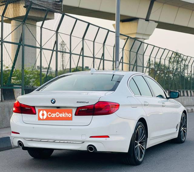 https://images10.gaadi.com/usedcar_image/3549086/original/processed_3ccdb3b2-d7de-460b-9287-c5252e2dc64f-used_car_2850699_1692799937.jpg?imwidth=6401