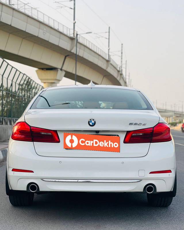 https://images10.gaadi.com/usedcar_image/3549086/original/processed_d3ef6e7a-0c99-42a1-a9ba-d307d357216f-used_car_2850699_1692799940.jpg?imwidth=6402