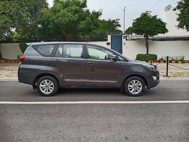 https://images10.gaadi.com/usedcar_image/3549126/original/img2850719__used_car_2850719_1701899430.jpg?imwidth=6401
