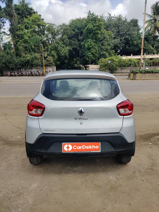 https://images10.gaadi.com/usedcar_image/3549284/original/processed_e9825696-a6b3-4106-acd5-ead1ac1405d2-used_car_2850811_1692854666.jpg?imwidth=6402