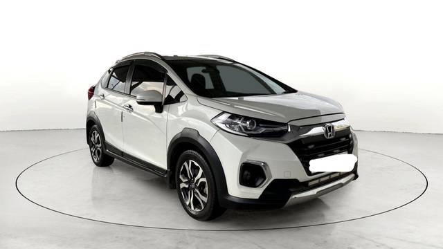 https://images10.gaadi.com/usedcar_image/3549920/original/usedcar_17185017721_a75448f5554b49ea8d87fb0c99378089_exterior_6_730091692865920_1692865939.jpg?imwidth=6400