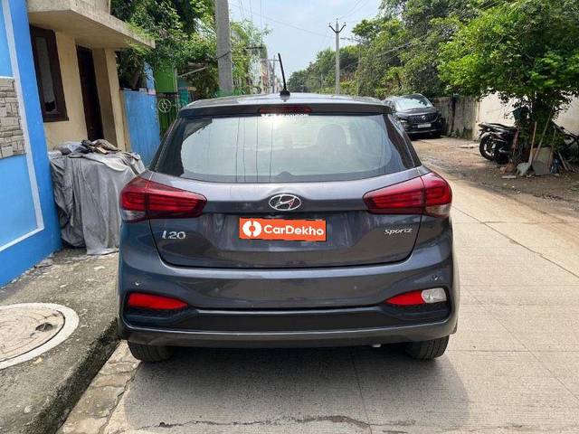 https://images10.gaadi.com/usedcar_image/3550091/original/processed_30abac0c-c613-4d2f-abd3-9882c7b04b54.jpeg?imwidth=6402