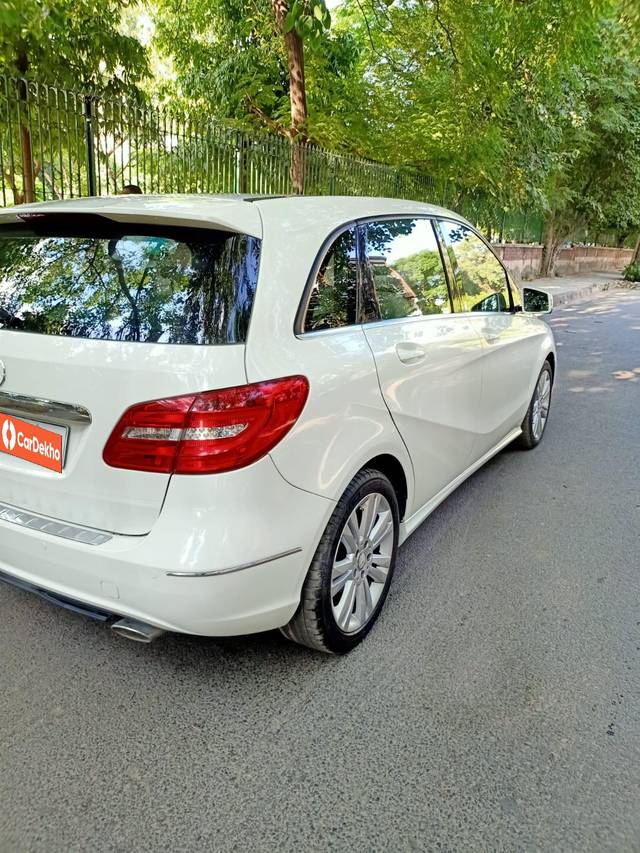 https://images10.gaadi.com/usedcar_image/3550432/original/processed_usedcar_whatsappimage2022_09_12at42353pm_14561692873602_1692873685.jpeg?imwidth=6402