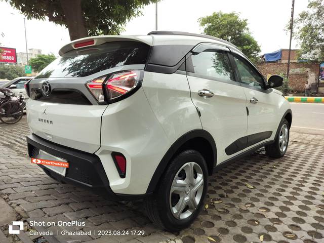 https://images10.gaadi.com/usedcar_image/3550631/original/processed_used_car_2852044_1693116205.jpg?imwidth=6402