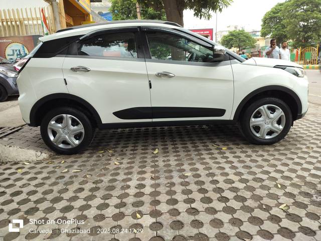 https://images10.gaadi.com/usedcar_image/3550631/original/processed_used_car_2852044_1693116207.jpg?imwidth=6401