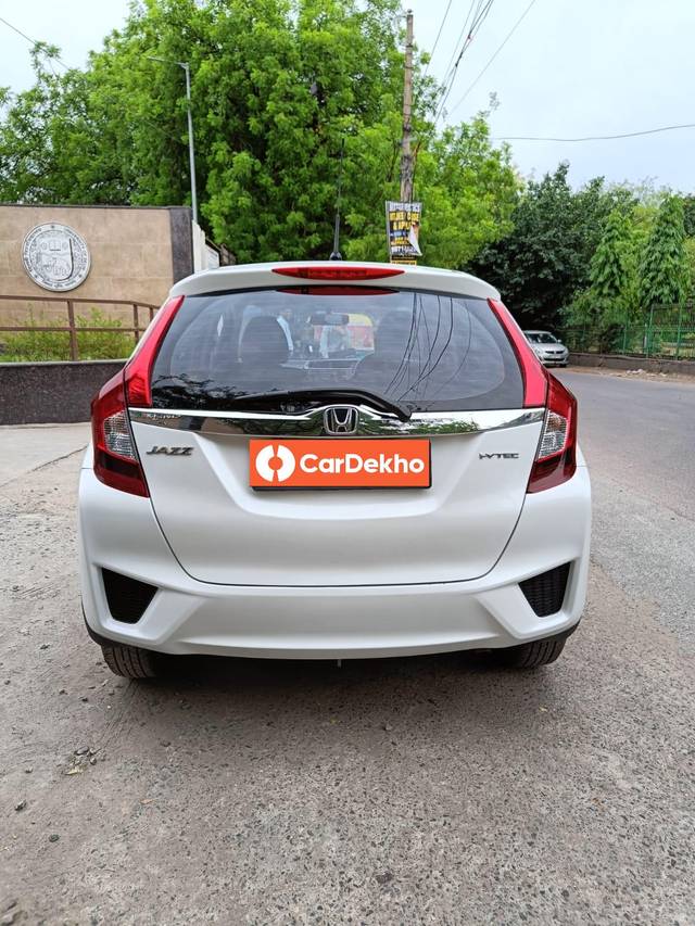 https://images10.gaadi.com/usedcar_image/3550659/original/processed_usedcar_whatsappimage2023_05_24at54814pm_14561692879987_1692880015.jpeg?imwidth=6401