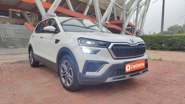 https://images10.gaadi.com/usedcar_image/3550660/original/processed_used_car_2852071_1692880565.jpg?imwidth=6400