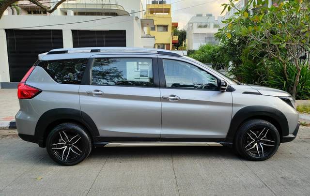 https://images10.gaadi.com/usedcar_image/3550783/original/used_car_2852170_1692886434.jpg?imwidth=6401