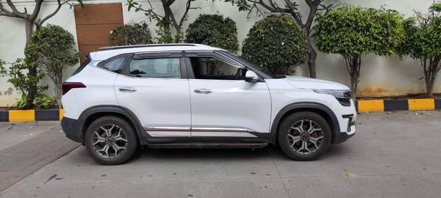 https://images10.gaadi.com/usedcar_image/3550991/original/processed_7a1098ba-9da5-4b18-913a-b15a427cf62a.jpg?imwidth=6401