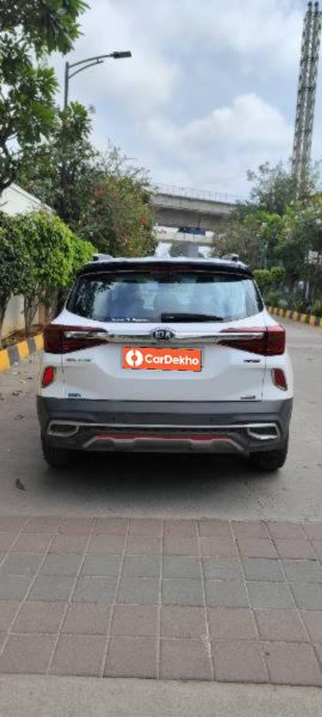 https://images10.gaadi.com/usedcar_image/3550991/original/processed_88eaf7df-5cc1-4556-a361-8bdc08a2295a.jpg?imwidth=6402