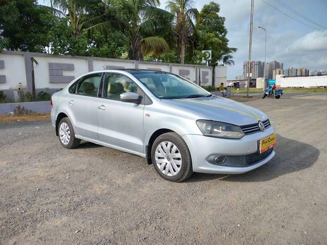 https://images10.gaadi.com/usedcar_image/3551731/original/processed_used_car_2852869_1693051789.jpg?imwidth=6400