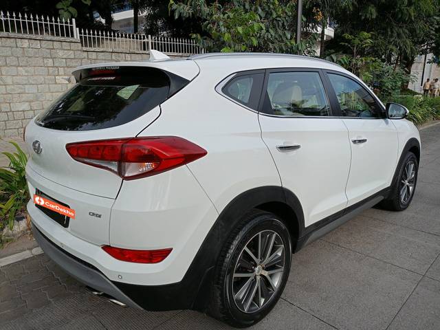 https://images10.gaadi.com/usedcar_image/3551772/original/processed_used_car_2852904_1692971349.jpg?imwidth=6402