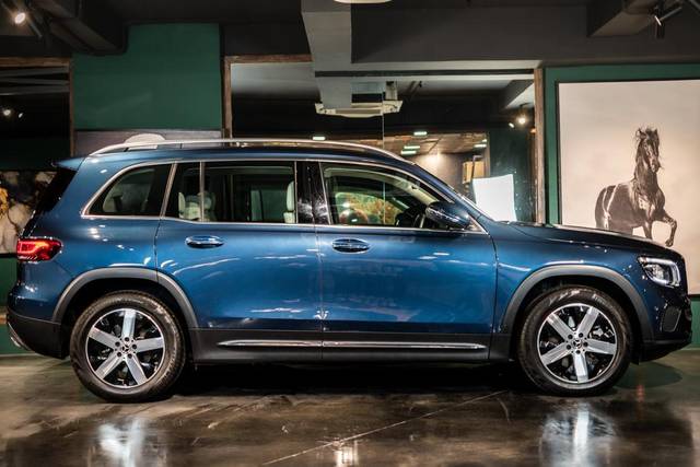 https://images10.gaadi.com/usedcar_image/3552037/original/used_car_2853078_1693026495.jpg?imwidth=6401