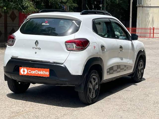 https://images10.gaadi.com/usedcar_image/3552502/original/processed_8608efad-f5fd-47c2-bb6c-8f2e2e9e263a.jpg?imwidth=6402