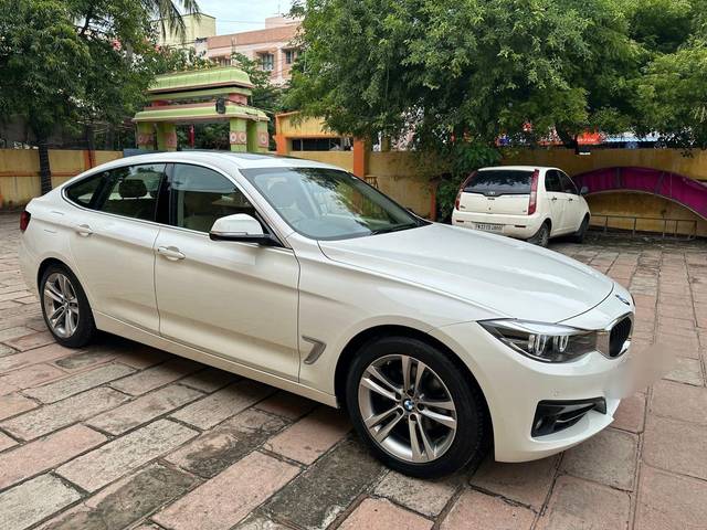https://images10.gaadi.com/usedcar_image/3552698/original/processed_used_car_2853622_1693048835.jpg?imwidth=6401
