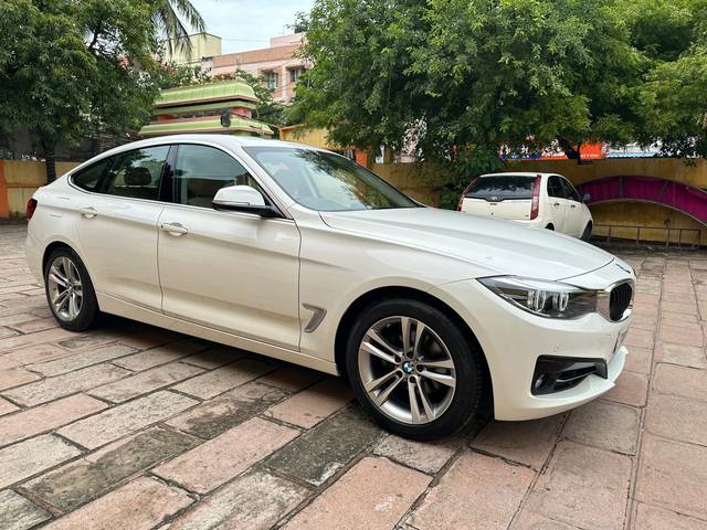 https://images10.gaadi.com/usedcar_image/3552698/original/used_car_2853622_1693048839.jpg?imwidth=6400