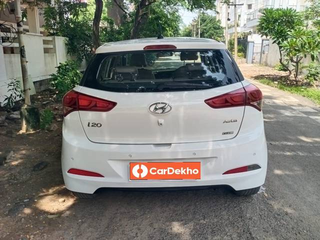 https://images10.gaadi.com/usedcar_image/3552854/original/processed_used_car_2853756_1693054339.jpg?imwidth=6402