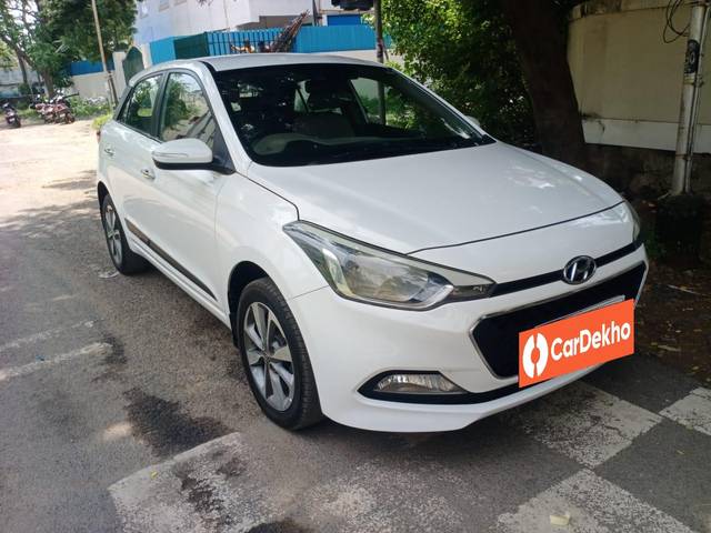 https://images10.gaadi.com/usedcar_image/3552854/original/processed_used_car_2853756_1693054343.jpg?imwidth=6400