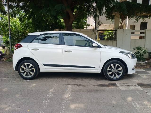 https://images10.gaadi.com/usedcar_image/3552854/original/used_car_2853756_1693054337.jpg?imwidth=6401