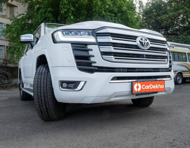 https://images10.gaadi.com/usedcar_image/3553095/original/processed_used_car_2853912_1693148424.jpg?imwidth=6401