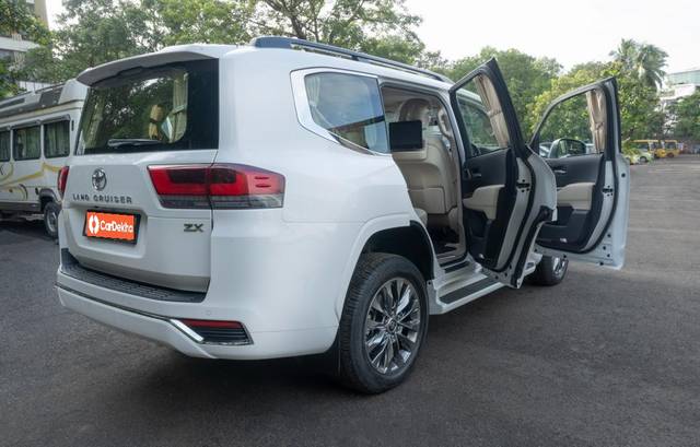 https://images10.gaadi.com/usedcar_image/3553095/original/processed_used_car_2853912_1693148431.jpg?imwidth=6402