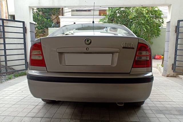 https://images10.gaadi.com/usedcar_image/3553227/original/processed_usedcar_img_20200828_164530_2021693116688_1693116783.jpg?imwidth=6402