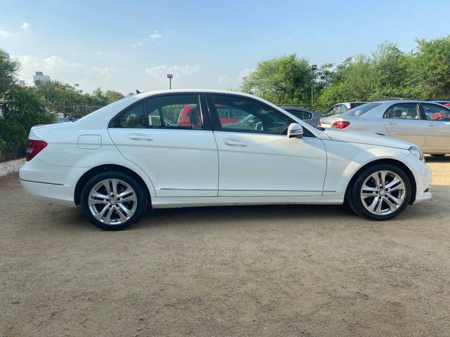 https://images10.gaadi.com/usedcar_image/3553296/original/usedcar_img_2862_2021693119427_1693119463.jpg?imwidth=6401