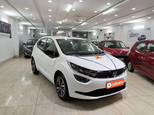 https://images10.gaadi.com/usedcar_image/3553394/original/processed_used_car_2854122_1693123042.jpg?imwidth=6400