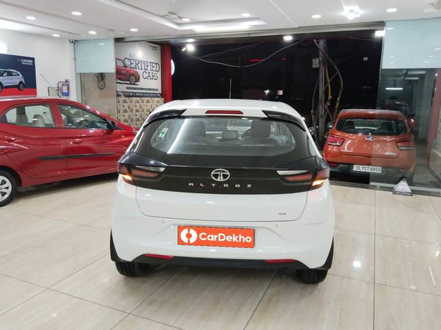 https://images10.gaadi.com/usedcar_image/3553394/original/processed_used_car_2854122_1693123047.jpg?imwidth=6402