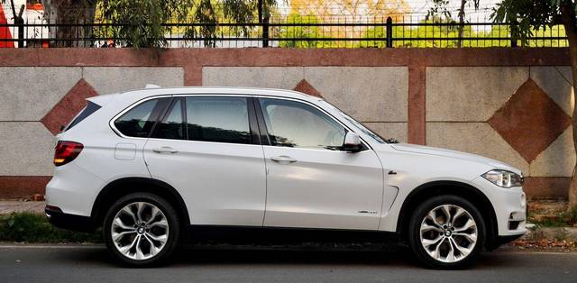 https://images10.gaadi.com/usedcar_image/3553428/original/processed_used_car_2854152_1693124291.jpg?imwidth=6401