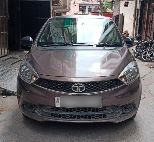https://images10.gaadi.com/usedcar_image/3553553/original/VCC_1776853_94_1692522259.jpg?imwidth=6401