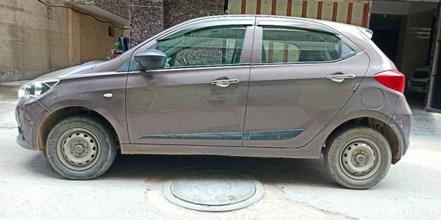 https://images10.gaadi.com/usedcar_image/3553553/original/VCC_IMG_1692520079941_1776853_95_1692520557.jpg?imwidth=6402