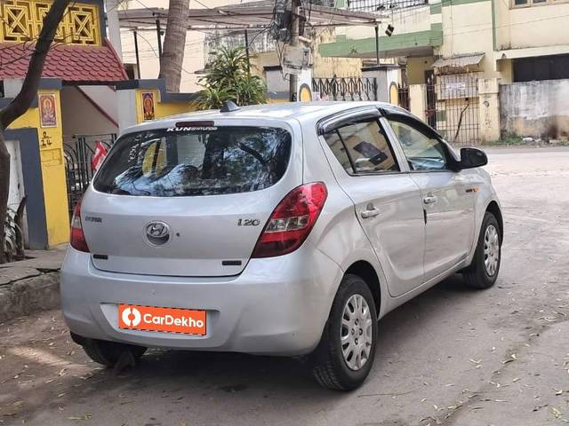 https://images10.gaadi.com/usedcar_image/3554135/original/processed_990d3b15-31a6-4f77-a349-abd4e2e8770f.jpg?imwidth=6402