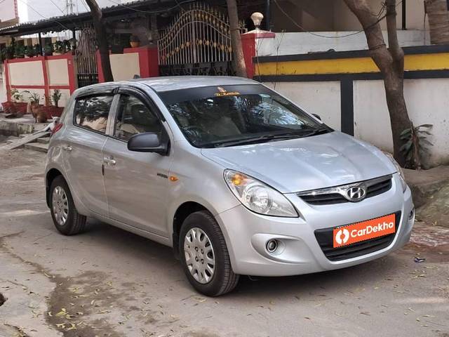 https://images10.gaadi.com/usedcar_image/3554135/original/processed_b8e62644-aa48-4f9d-a51f-cad8bb6a4995.jpg?imwidth=6400