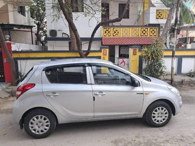 https://images10.gaadi.com/usedcar_image/3554135/original/processed_ea2b3834-2d00-44e6-9c84-e1bacbb83d36.jpg?imwidth=6401
