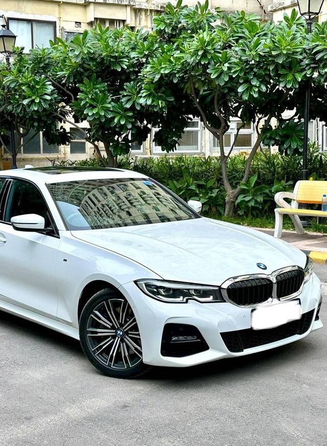 https://images10.gaadi.com/usedcar_image/3554397/original/processed_used_car_2854878_1693208813.jpg?imwidth=6400